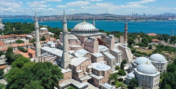Prof. Dr. Fahameddin Başar: Ayasofya, İstanbul'un fethinin bir hatırası