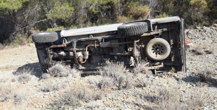 Datça'da kamyonet uçuruma devrildi: 2 yaralı