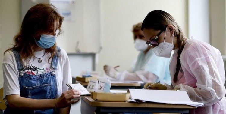 Rusya'da Kovid-19 vaka sayısı 727 bini geçti