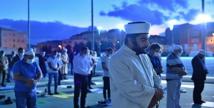  Fatih Sultan Mehmet Han’ın namazgahında ‘şükür‘ duası