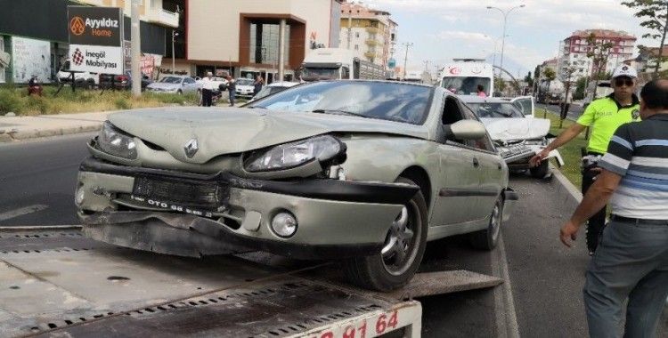 Aksaray'da 5 araçlı zincirleme trafik kazası: 9 yaralı