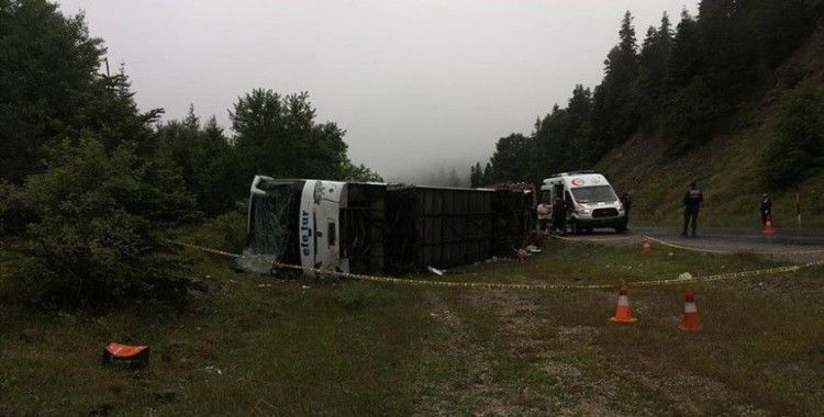 Kastamonu'da yolcu otobüsü devrildi: 13 yaralı