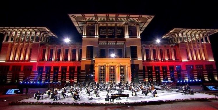 Fahir Atakoğlu'ndan Cumhurbaşkanlığı Külliyesi'nde 15 Temmuz konseri