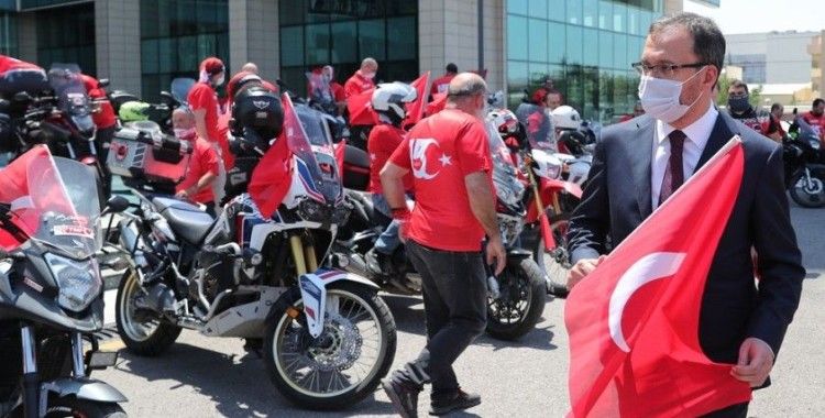 Bakan Kasapoğlu, motosikletçileri Gençlik ve Spor Bakanlığı'nda karşıladı