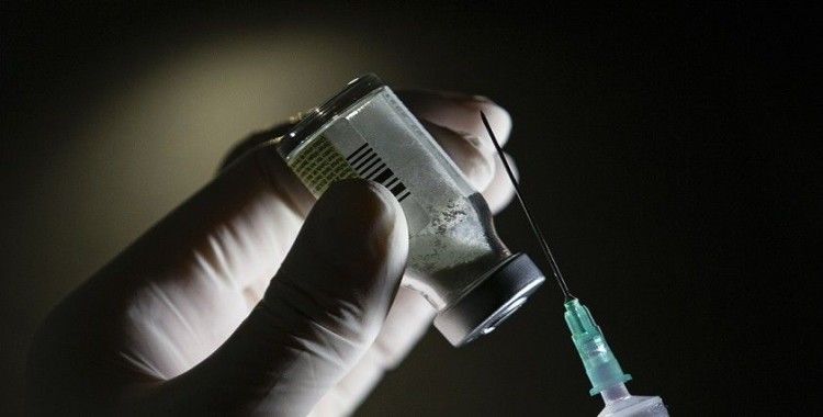 Bilim insanlarından 'Kovid-19 aday aşılarının denendiği gençler virüse maruz bırakılsın' çağrısı