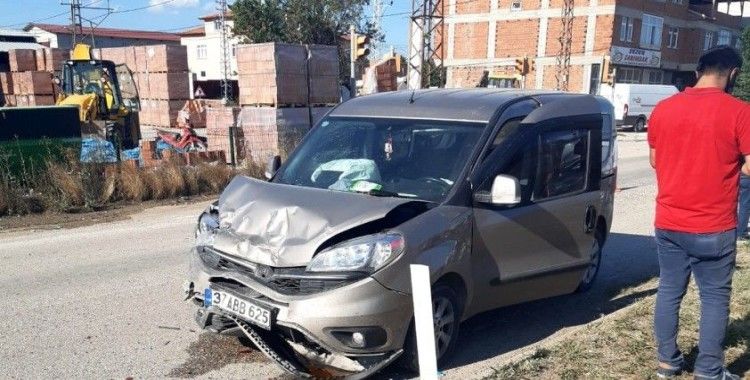 Kastamonu'da hafif ticari iki araç çarpıştı: 5 yaralı