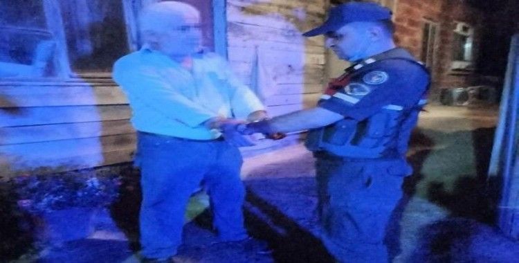 Ordu’da köpekleri sopa ile döven adam kelepçelenerek gözaltına alındı