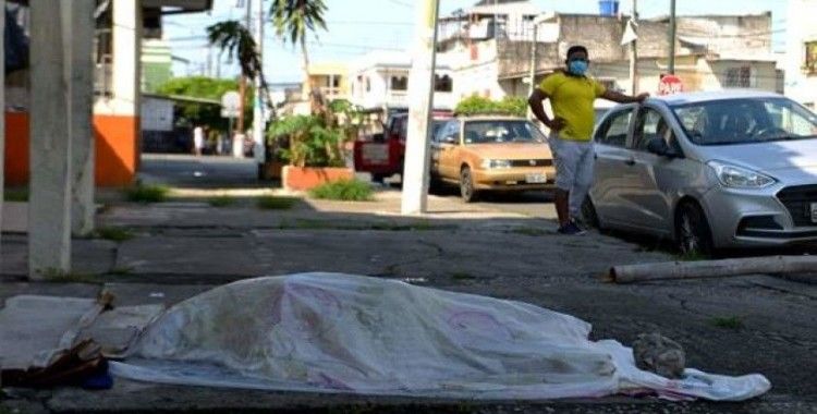 Ekvador'da cenazeler günlerce sokakta bekliyor
