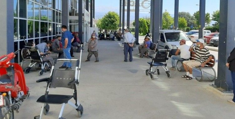 İzmir'de tekel bayide veresiye içki cinayeti: 2 ölü, 1 yaralı