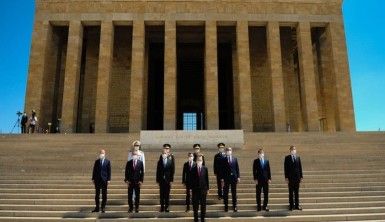 YAŞ üyeleri Anıtkabir'de