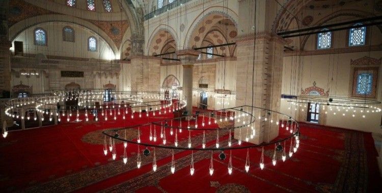 İstanbul'da 21 cami, Ayasofya Camisi açılışına gelenlere hizmet için sabaha kadar açık olacak