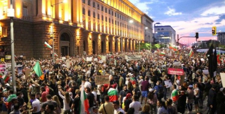 Bulgaristan'da hükümet karşıtı protestolar 4 bakanın istifasına yol açtı
