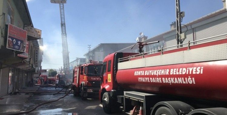 Konya'da tekstil atölyesinin çatısında yangın