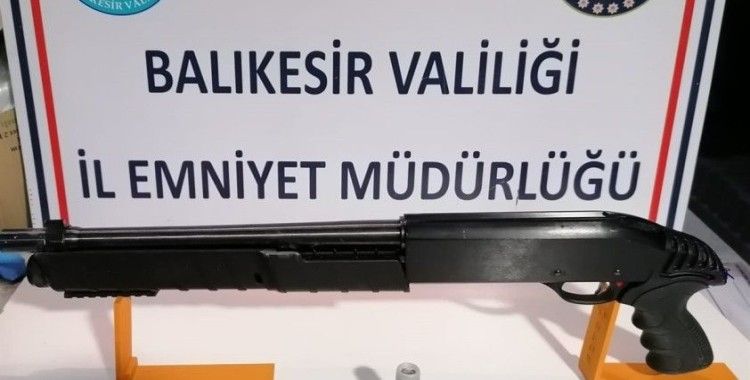Balıkesir'de polisten silah ve uyuşturucu operasyonu