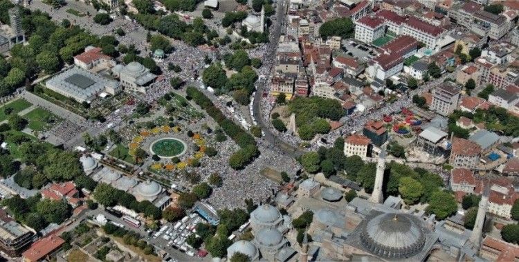 Ayasofya çevresindeki yoğunluk havadan görüntülendi
