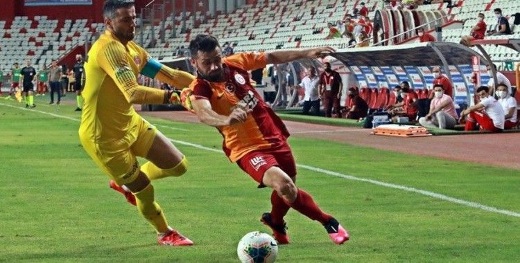 Süper Lig: Fraport TAV Antalyaspor: 1 - Galatarasaray: 0 (İlk yarı)