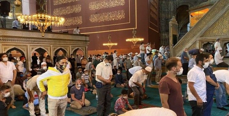 Ayasofya Camii'nde ilk vakit namazı halka açık kılındı