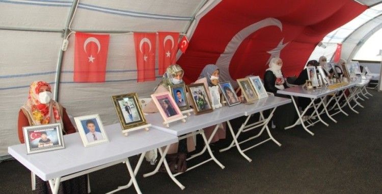 HDP önündeki ailelerin evlat nöbeti 327'nci gününde