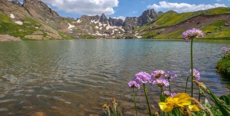 'Yüksekova Alpleri'ndeki Sat Buzul Gölleri eşsiz doğasıyla ziyaretçilerini ağırlıyor