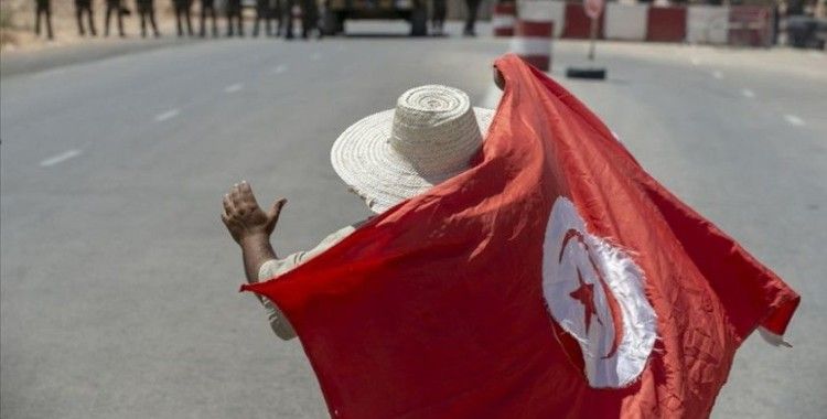 Tunus'ta hükümeti kurma görevi İçişleri Bakanı Hişam el-Meşişi'ye verildi
