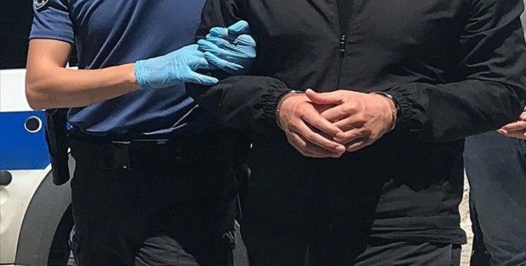 Türk bayrağını yere attığı iddia edilen kişi tutuklandı