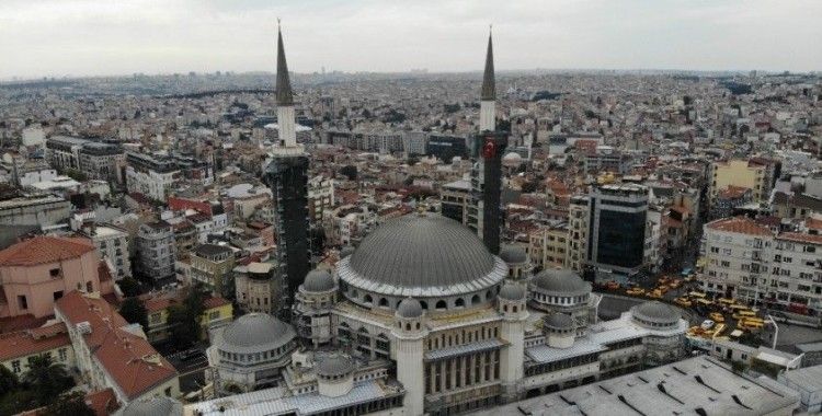 Taksim Camii'nin şerefesi göründü