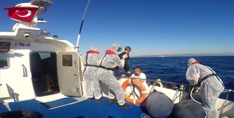 Türk kara sularına itilen 126 sığınmacı kurtarıldı