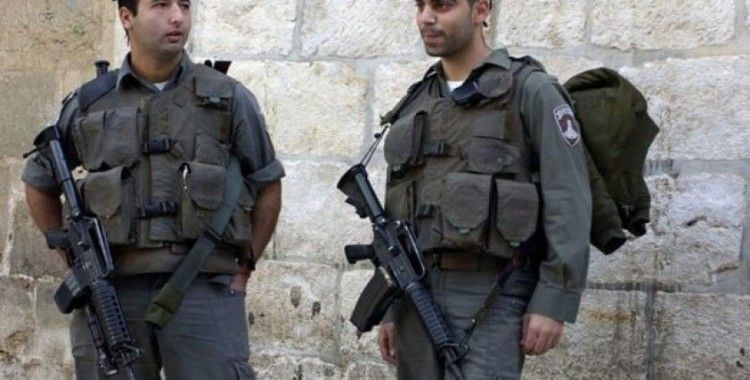 İsrail polisi Mescid-i Aksa'da 5 Filistinli genci gözaltına aldı