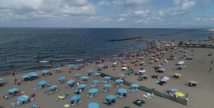 Karasu sahilleri bayramın ilk gününde vatandaşların akınına uğradı