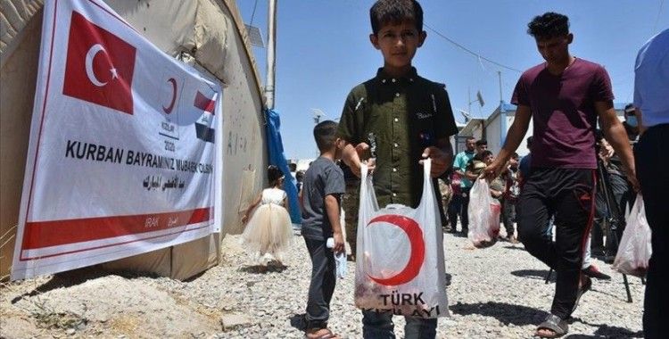 Türk Kızılay Kerkük'te 550 göçmen aileye kurban eti dağıttı