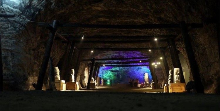 5 bin yıllık tuz mağarası kapılarını yeniden ziyaretçilerine açtı