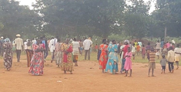 Türk hayırseverlerden Uganda'da 100'den fazla kurban yardımı