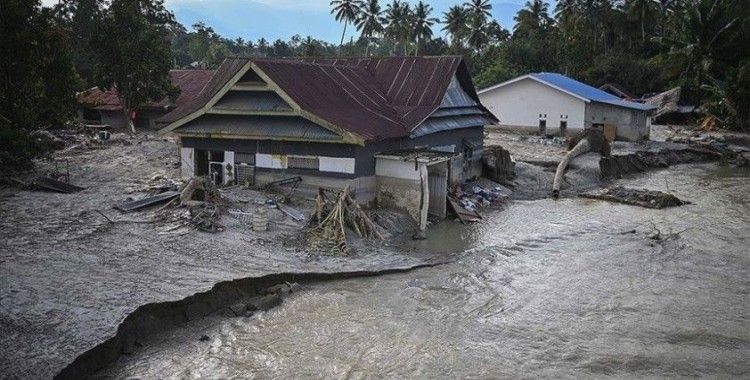Endonezya'da 22 binden fazla kişi selden etkilendi