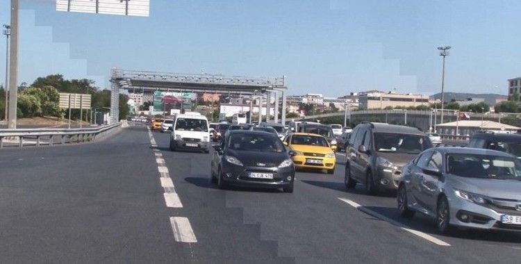 İstanbul'da bayramın son gününde polislerden trafik denetimi