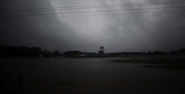 ABD'de Isaias Kasırgası Kuzey Carolina'ya ulaştı