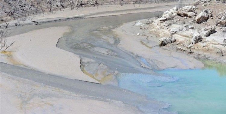 Gülistan Doku'nun bulunması için Uzunçayır Baraj Gölü'nün kısmen boşaltılması sürüyor