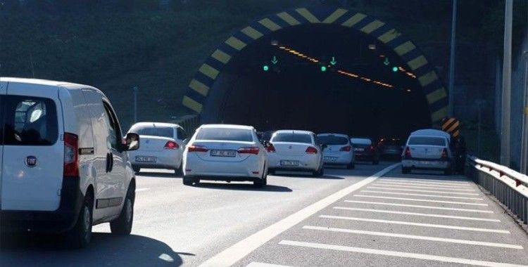 Bolu Dağı Tüneli'nden bayramda 621 bin 736 araç geçti