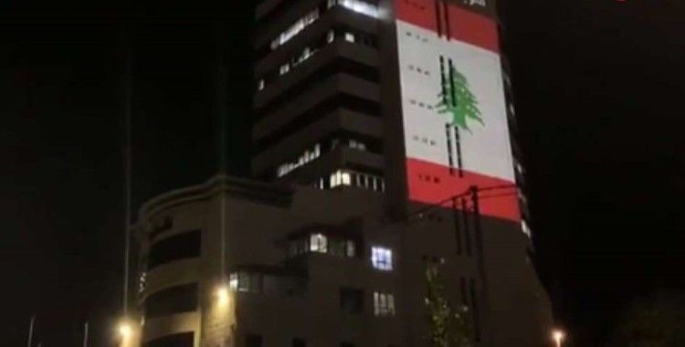 Filistin Radyo ve Televizyon binasına Lübnan bayrağı yansıtıldı