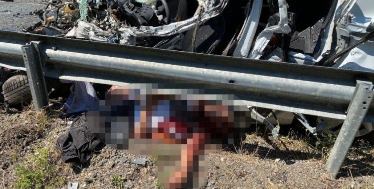 Karabük'te otomobille kamyon çarpıştı: 2 ölü, 3 yaralı