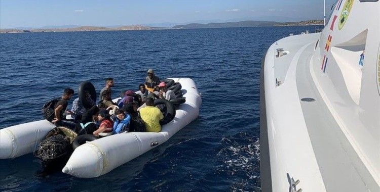 Balıkesir'de Türk kara sularına itilen 32 sığınmacı kurtarıldı