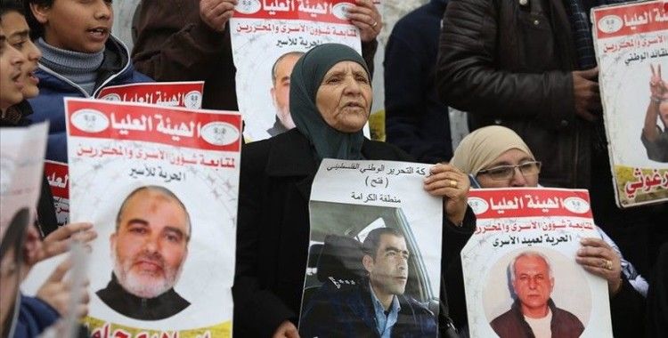İsrail hapishanelerindeki Filistinli tutuklulara destek için Gazze'de oturma eylemi düzenlendi