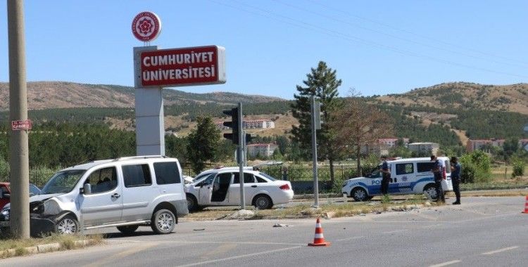Sivas'ta trafik kazası: 4 yaralı