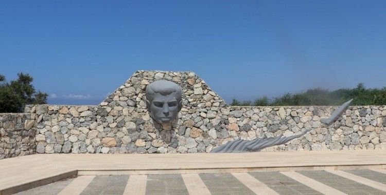 Şehit Pilot Yüzbaşı Cengiz Topel'in hatıraları KKTC'deki anıtında yaşatılıyor
