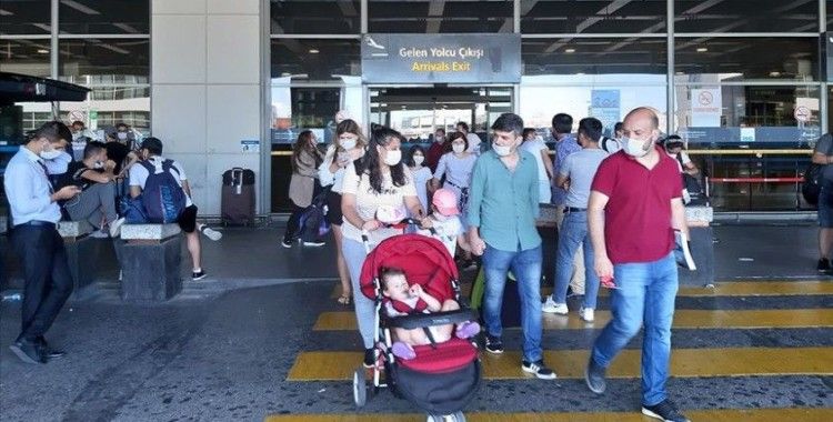 Bakan Karaismailoğlu: Kurban Bayramı'nda hava yoluyla 1 milyon 202 bin 174 yolcu taşındı