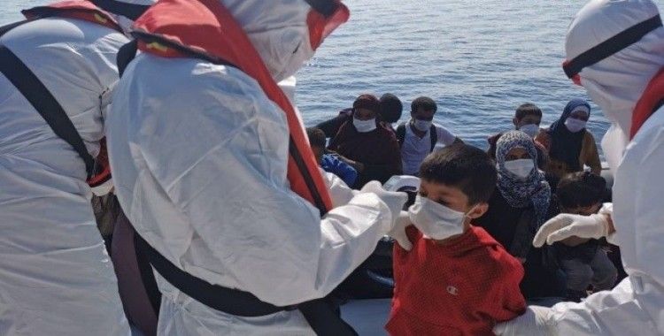 Kuşadası Körfezi'nde Yunanistan'ın geri ittiği 40 düzensiz göçmen kurtarıldı