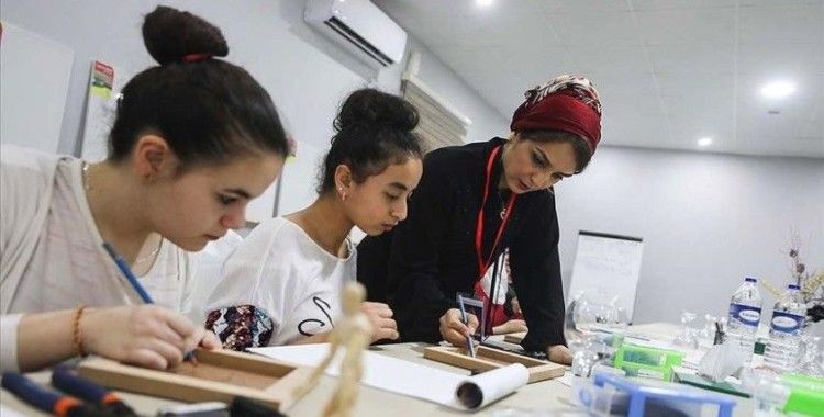 Gazzeli sanatçı İsrail ablukasına rağmen mozaik sanatını canlandırmak istiyor