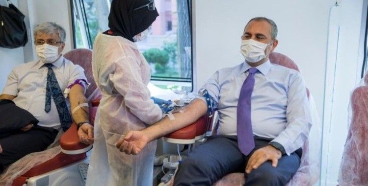 Adalet Bakanı Gül'den kan bağışı kampanyasına destek