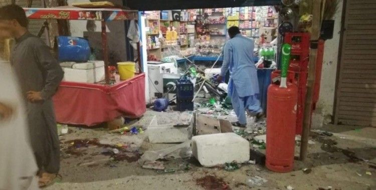 Pakistan'da dükkana bombalı saldırı: 1 çocuk öldü