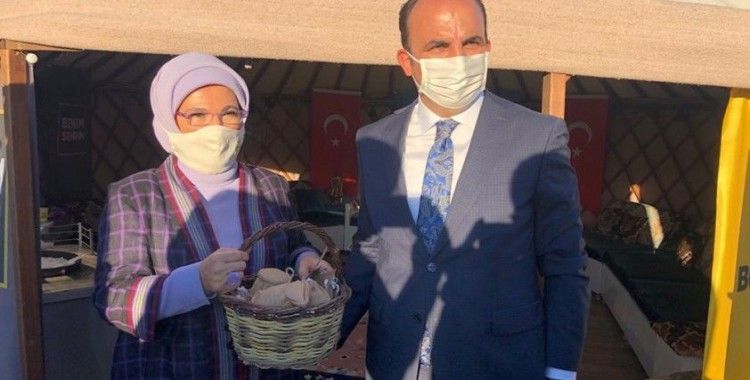 Emine Erdoğan, Ahlat'ta Konya Büyükşehir'in çadırına konuk oldu