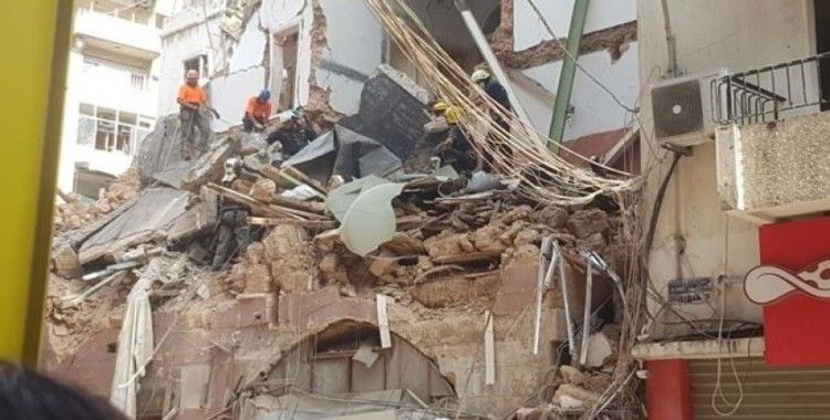 Beyrut'ta enkaz altında canlı olabileceği düşünülen binada çalışmalar durduruldu
